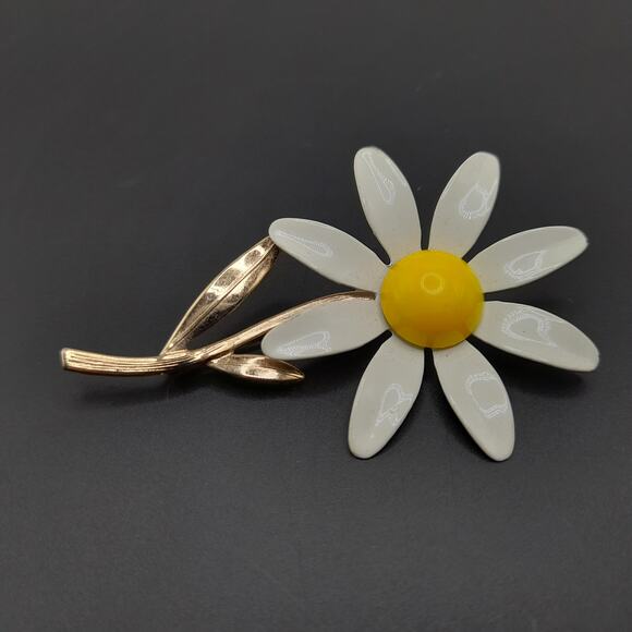 Vintage 1970s Sarah Coventry Daisy Flower Brooch - 3 Inches - Picture 2 of 6